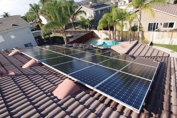 Prevent Solar Panel Discoloration with Professional Cleaning